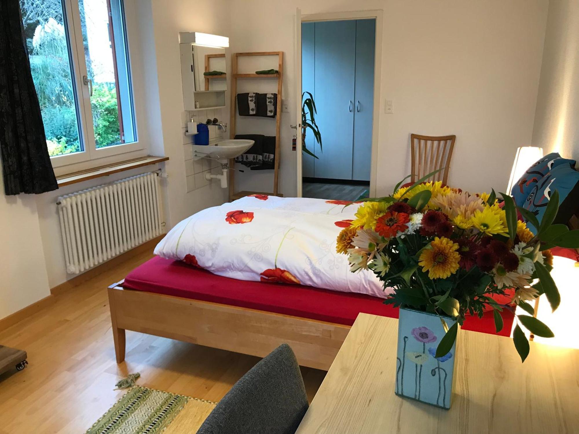 Guest Room Zollikon Zuerich ภายนอก รูปภาพ