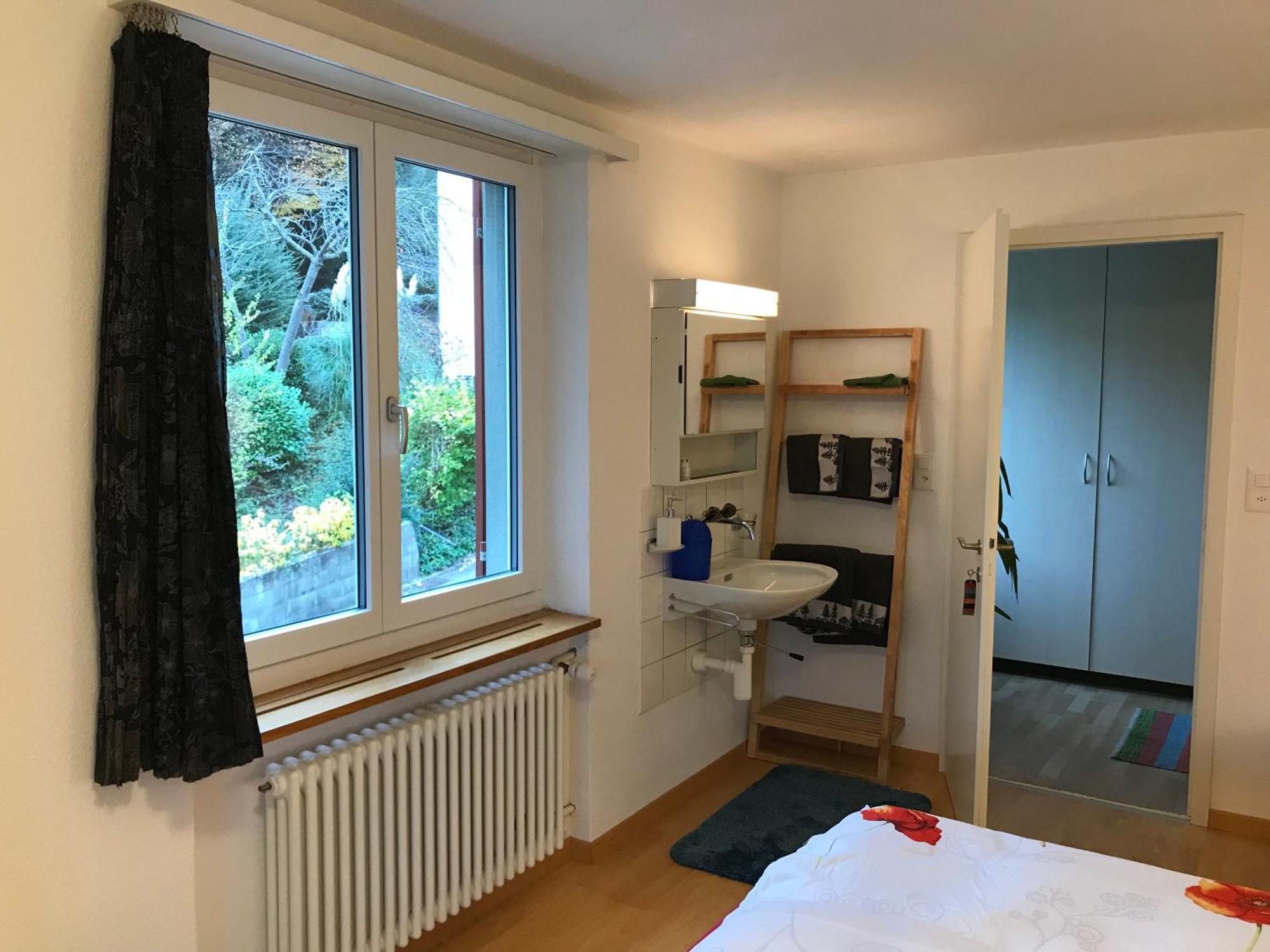 Guest Room Zollikon Zuerich ภายนอก รูปภาพ
